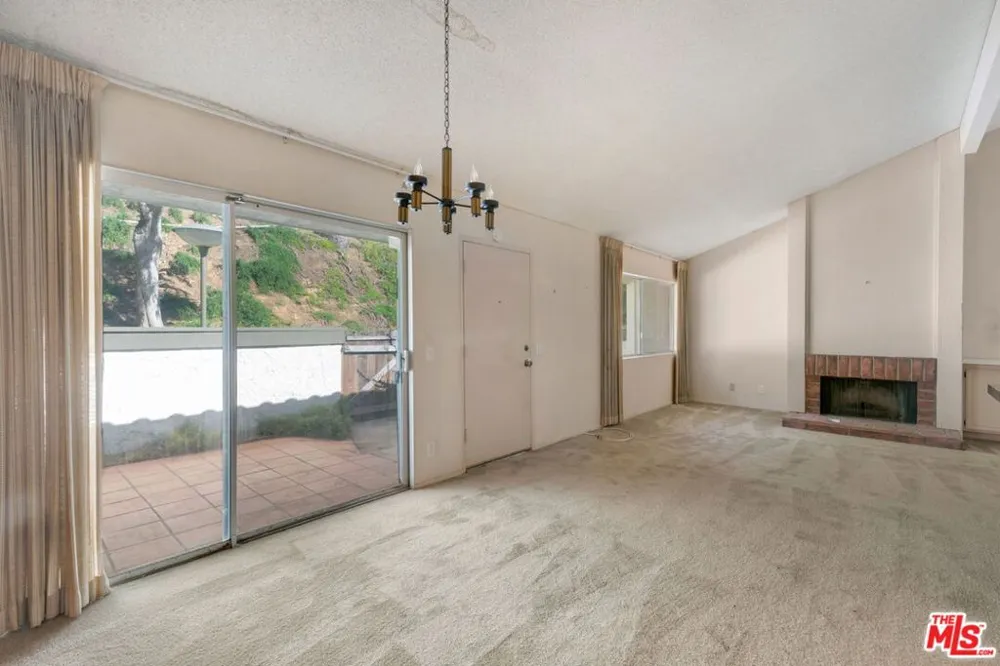 17105 Palisades Circle Pacific Palisades, CA 90272