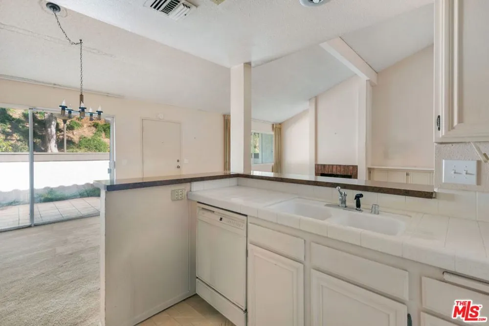17105 Palisades Circle Pacific Palisades, CA 90272