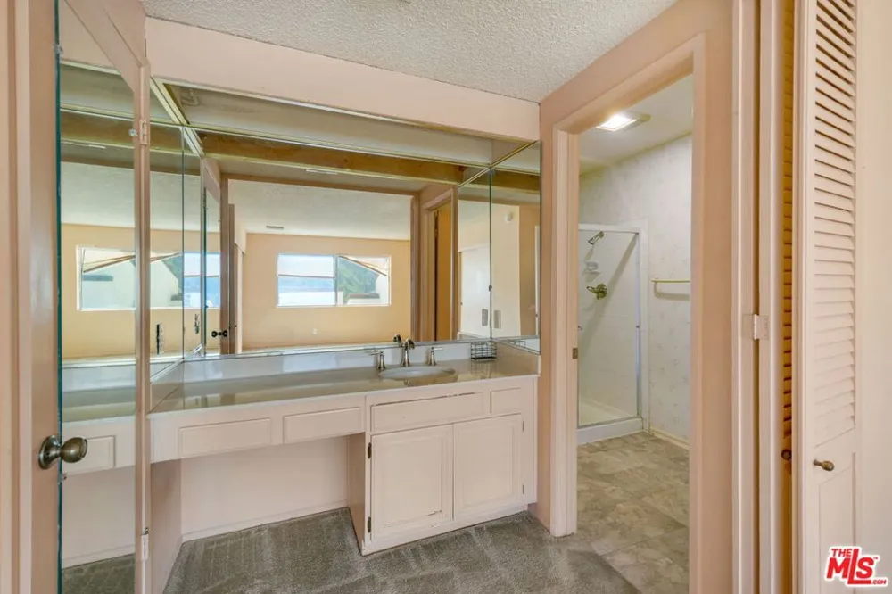 17105 Palisades Circle Pacific Palisades, CA 90272