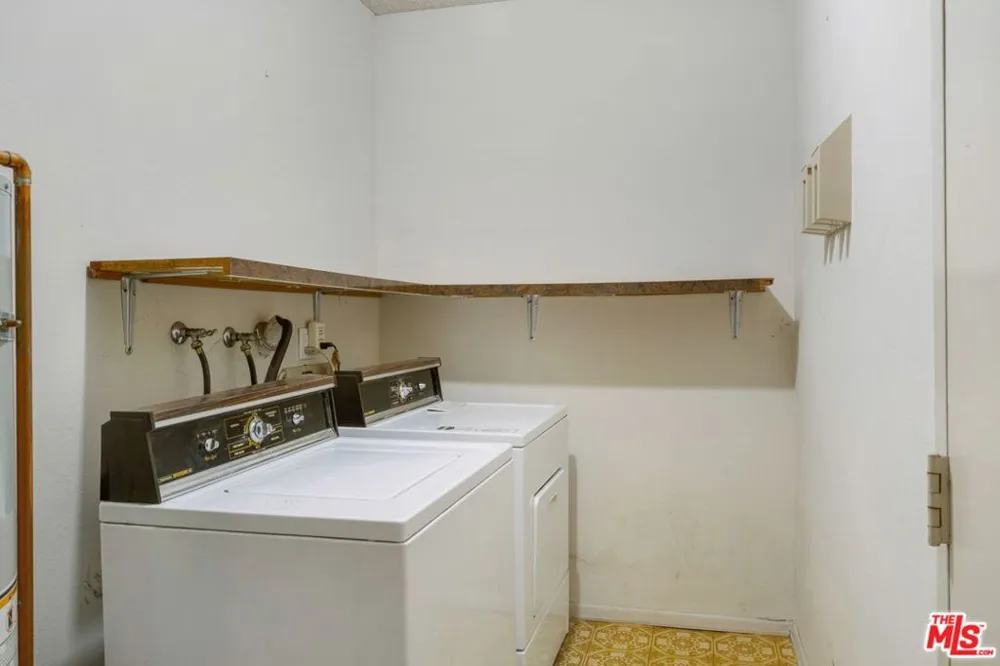 17105 Palisades Circle Pacific Palisades, CA 90272