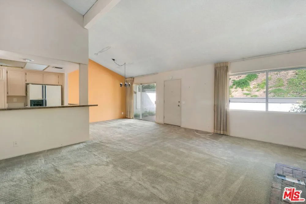 17105 Palisades Circle Pacific Palisades, CA 90272