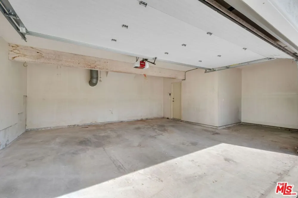17105 Palisades Circle Pacific Palisades, CA 90272
