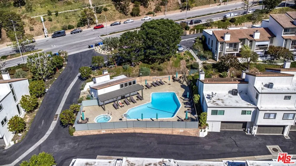 17105 Palisades Circle Pacific Palisades, CA 90272