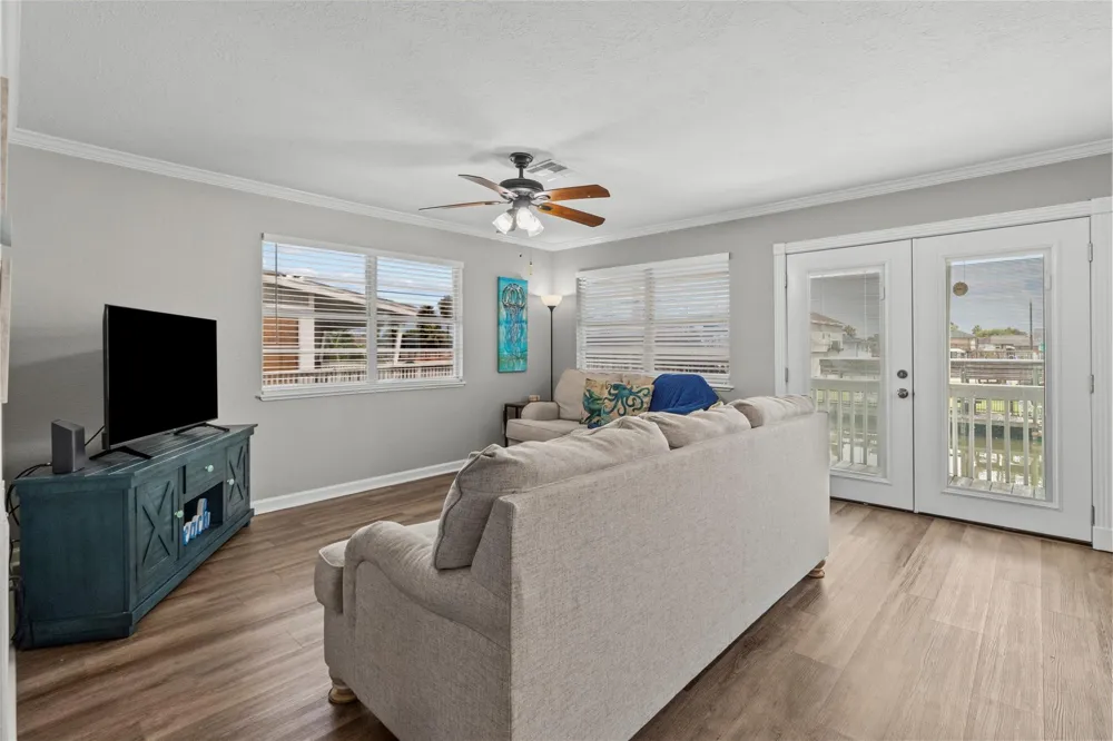 250 Barracuda Street Bayou Vista, TX 77563