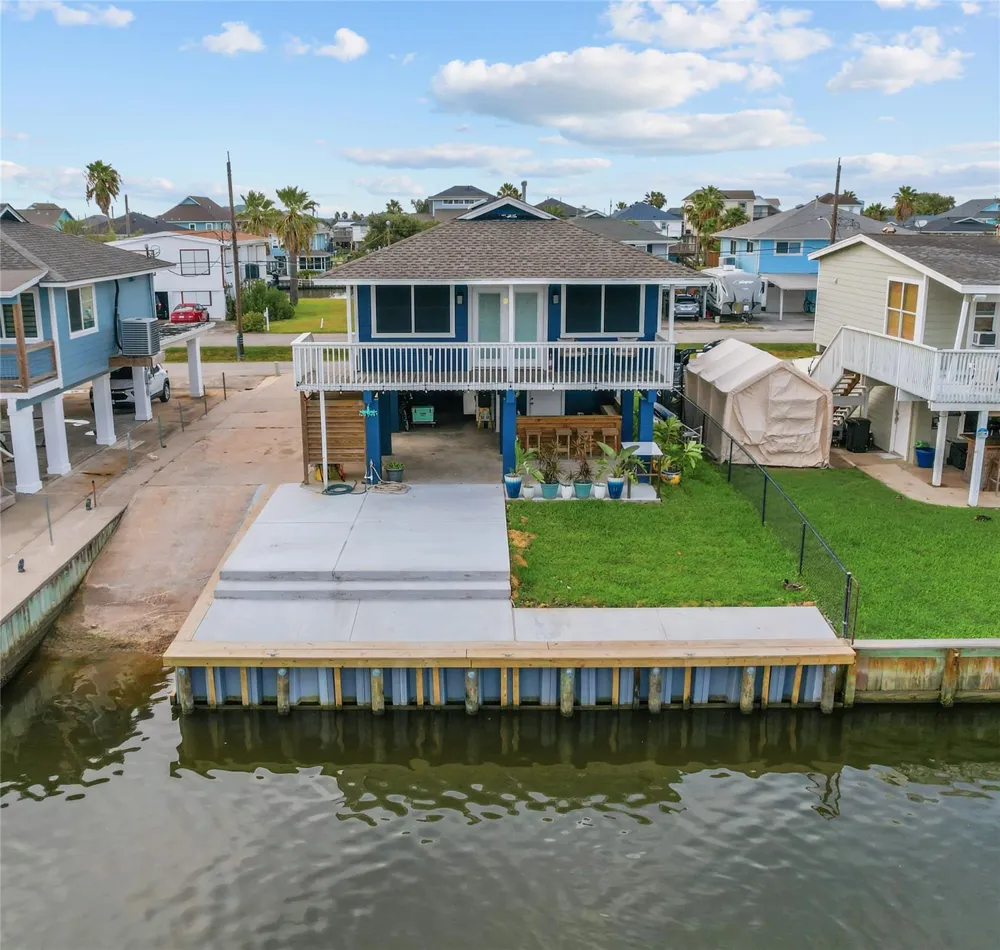250 Barracuda Street Bayou Vista, TX 77563
