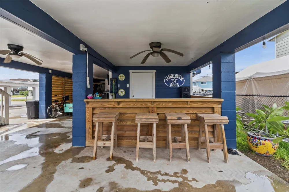 250 Barracuda Street Bayou Vista, TX 77563