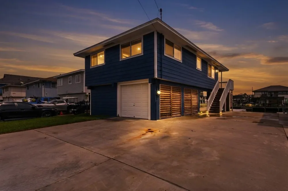 250 Barracuda Street Bayou Vista, TX 77563