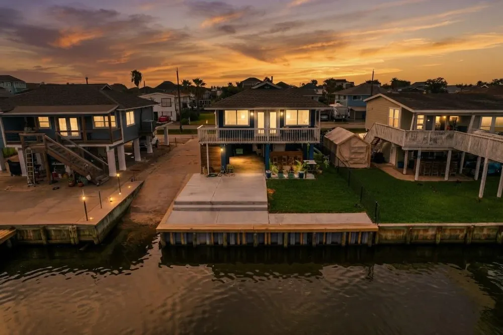 250 Barracuda Street Bayou Vista, TX 77563