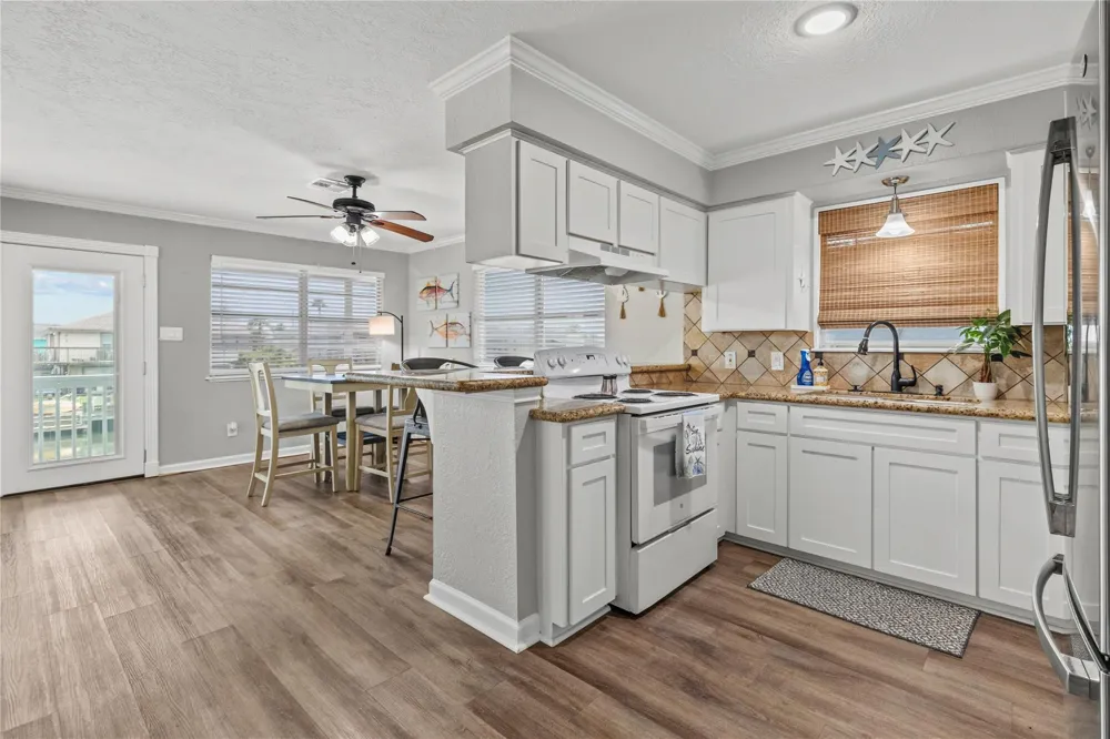 250 Barracuda Street Bayou Vista, TX 77563