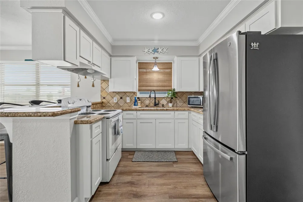 250 Barracuda Street Bayou Vista, TX 77563