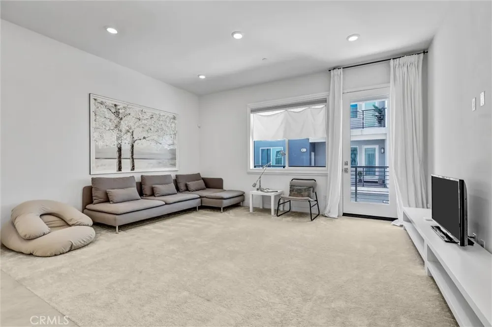 143 Baluster Irvine, CA 92618