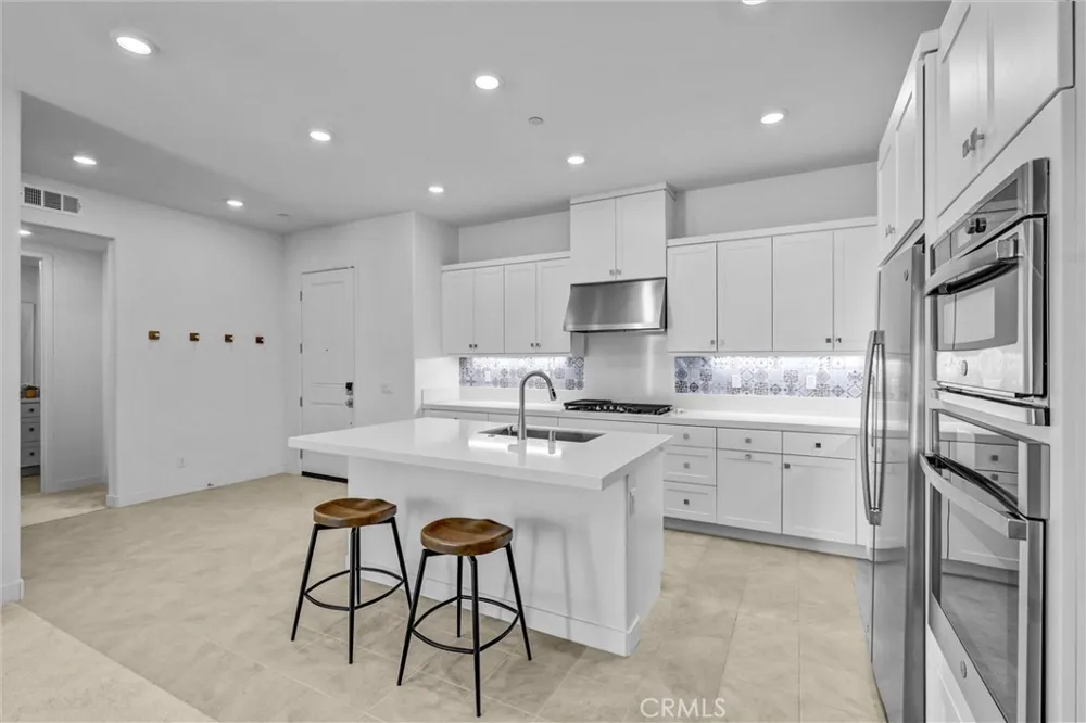 143 Baluster Irvine, CA 92618