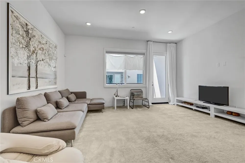 143 Baluster Irvine, CA 92618