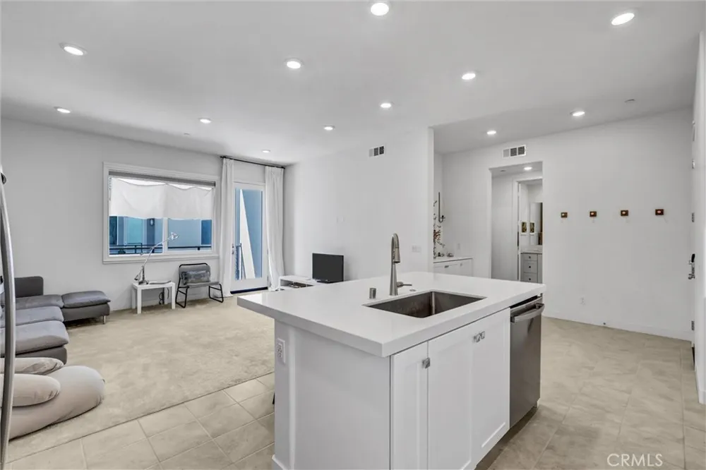 143 Baluster Irvine, CA 92618