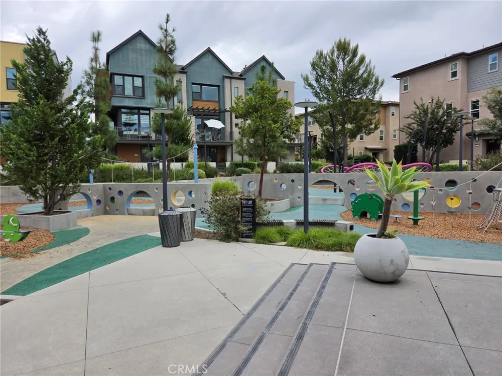 143 Baluster Irvine, CA 92618