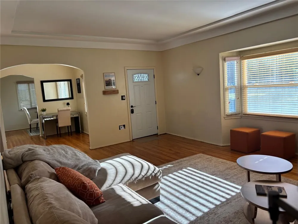 4228 8th Avenue Los Angeles, CA 90008