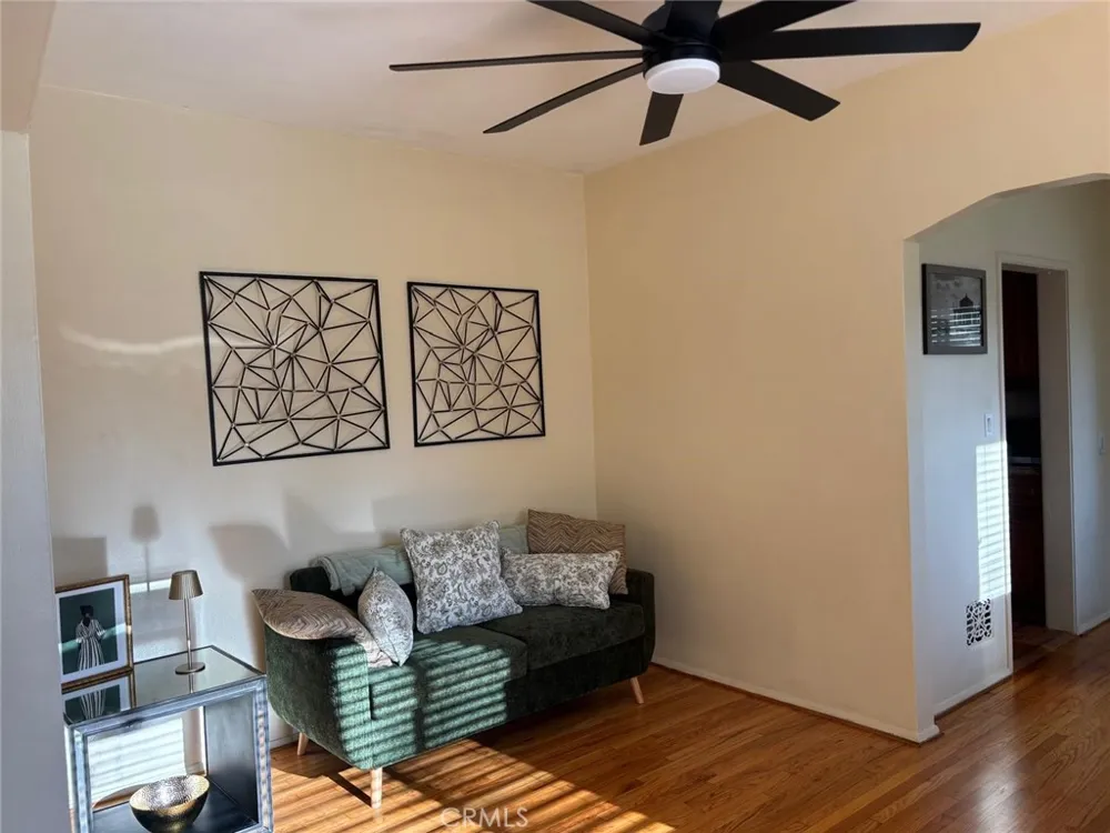 4228 8th Avenue Los Angeles, CA 90008