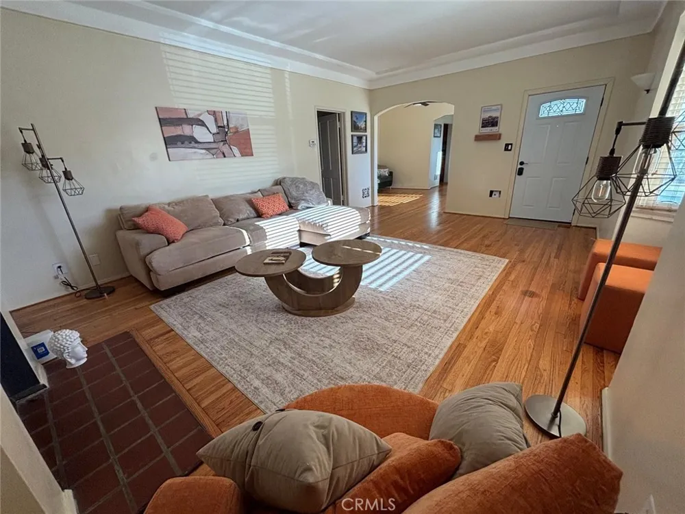 4228 8th Avenue Los Angeles, CA 90008