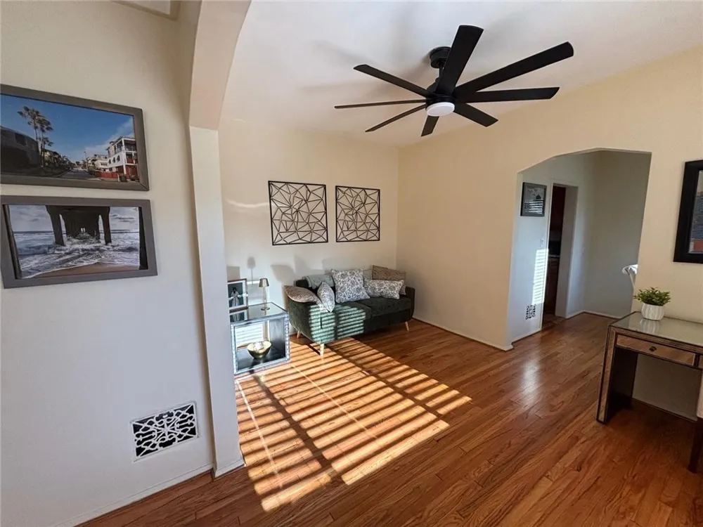 4228 8th Avenue Los Angeles, CA 90008