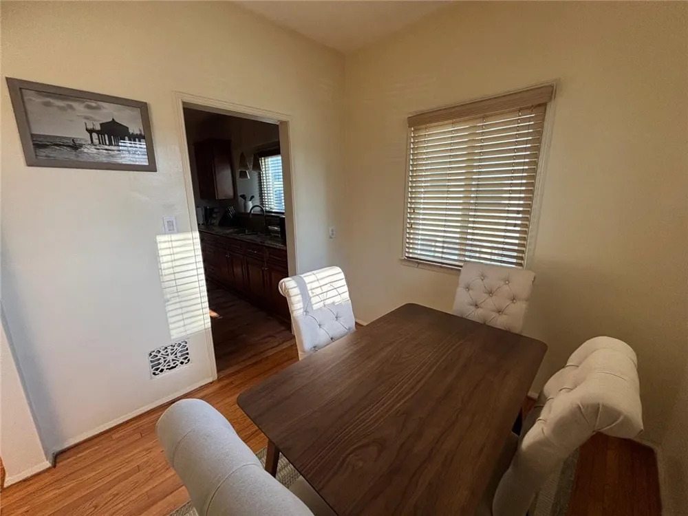 4228 8th Avenue Los Angeles, CA 90008