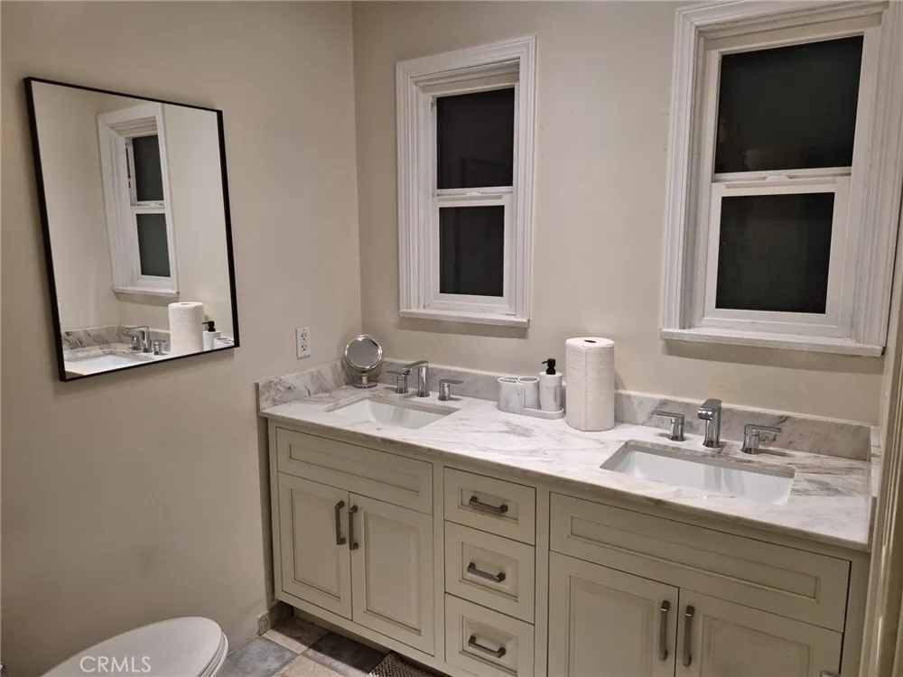 4228 8th Avenue Los Angeles, CA 90008
