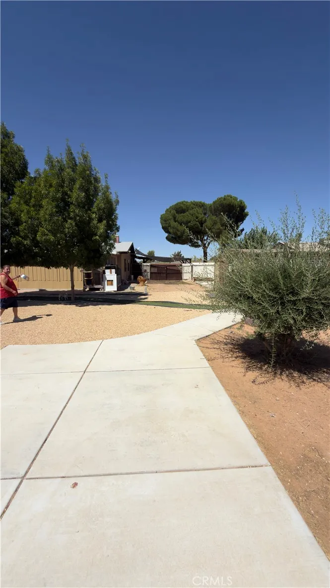 13491 Iroquois Apple Valley, CA 92308