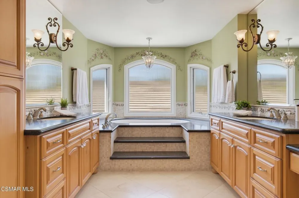 3927 Fairbreeze Circle Westlake Village, CA 91361