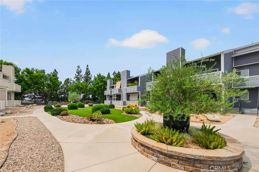 777 S Citrus #217 Azusa, CA 91702