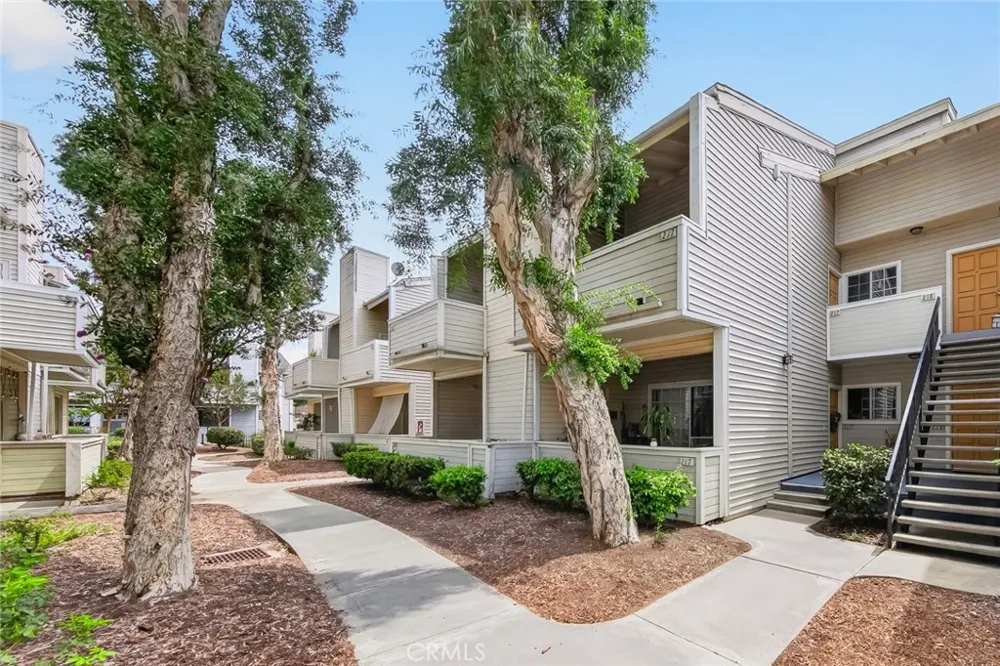 777 S Citrus #217 Azusa, CA 91702