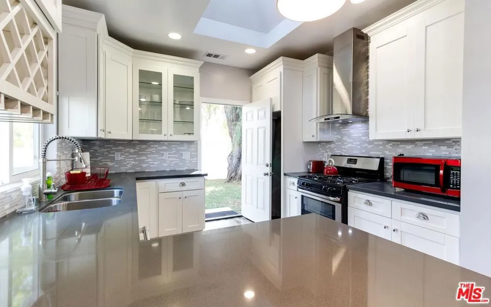 16001 WYANDOTTE STREET Van Nuys, CA 91406