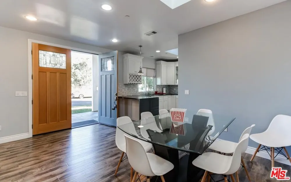 16001 WYANDOTTE STREET Van Nuys, CA 91406