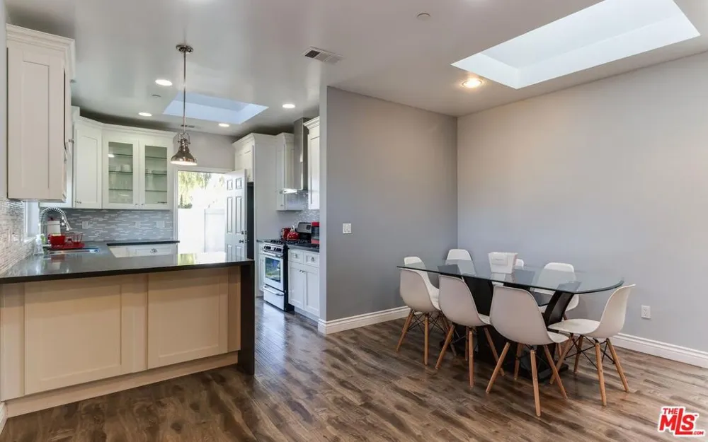 16001 WYANDOTTE STREET Van Nuys, CA 91406