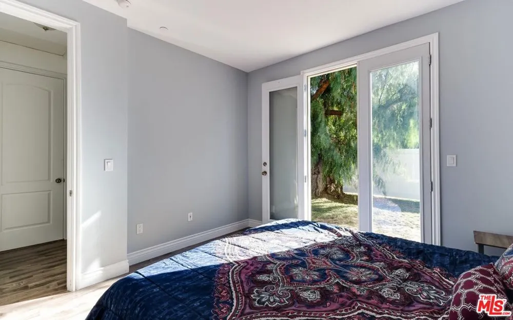 16001 WYANDOTTE STREET Van Nuys, CA 91406