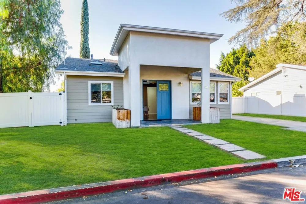 16001 WYANDOTTE STREET Van Nuys, CA 91406