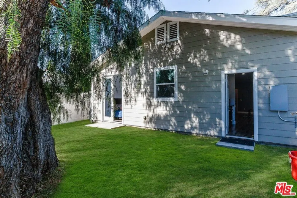 16001 WYANDOTTE STREET Van Nuys, CA 91406