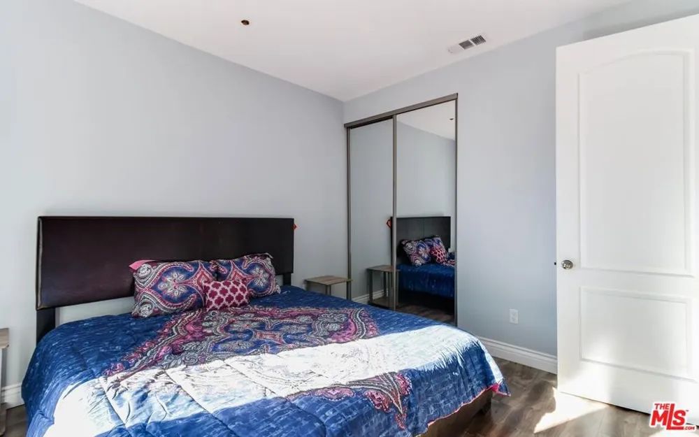 16001 WYANDOTTE STREET Van Nuys, CA 91406