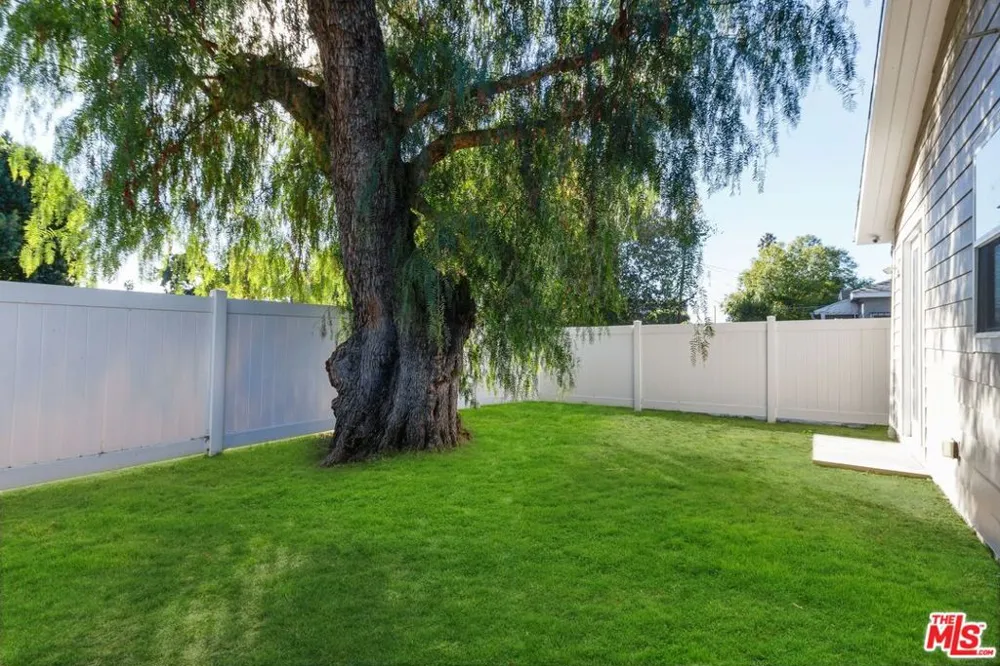 16001 WYANDOTTE STREET Van Nuys, CA 91406