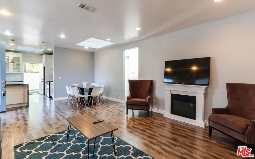 16001 WYANDOTTE STREET Van Nuys, CA 91406