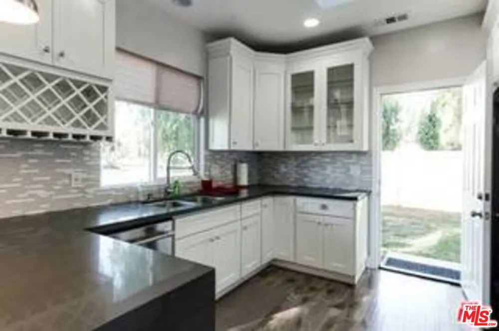 16001 WYANDOTTE STREET Van Nuys, CA 91406