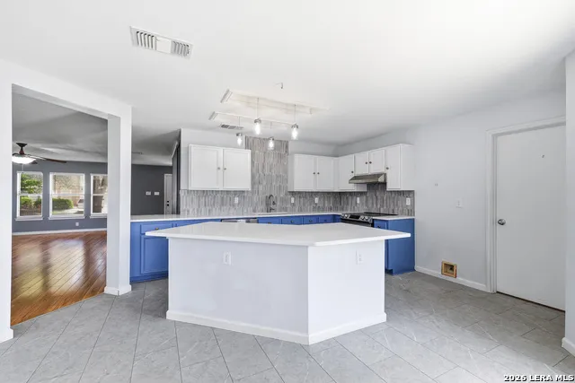 6318 Regency Wood San Antonio, TX 78249