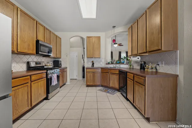 713 FALL CREEK DR Leander, TX 78641