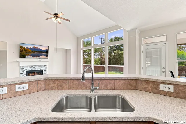 718 Desert Bluff San Antonio, TX 78258