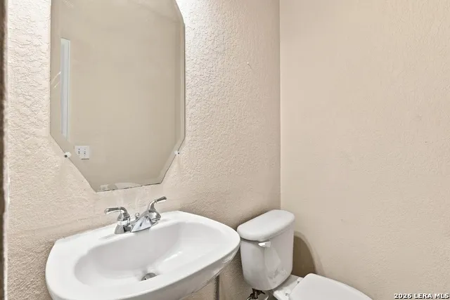 718 Desert Bluff San Antonio, TX 78258