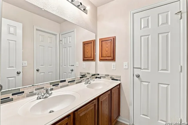718 Desert Bluff San Antonio, TX 78258