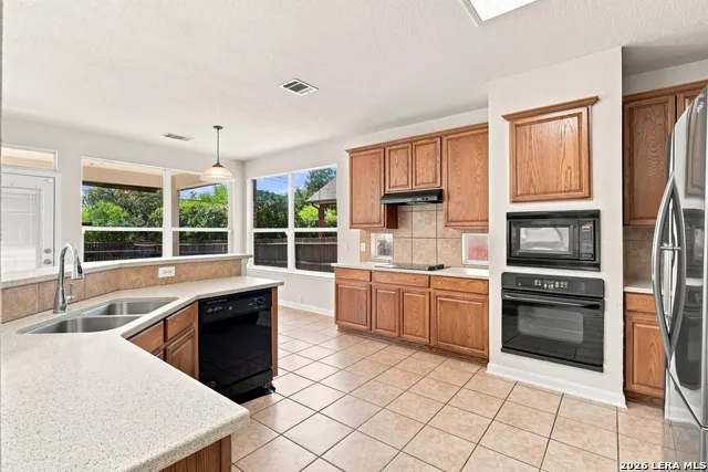 718 Desert Bluff San Antonio, TX 78258