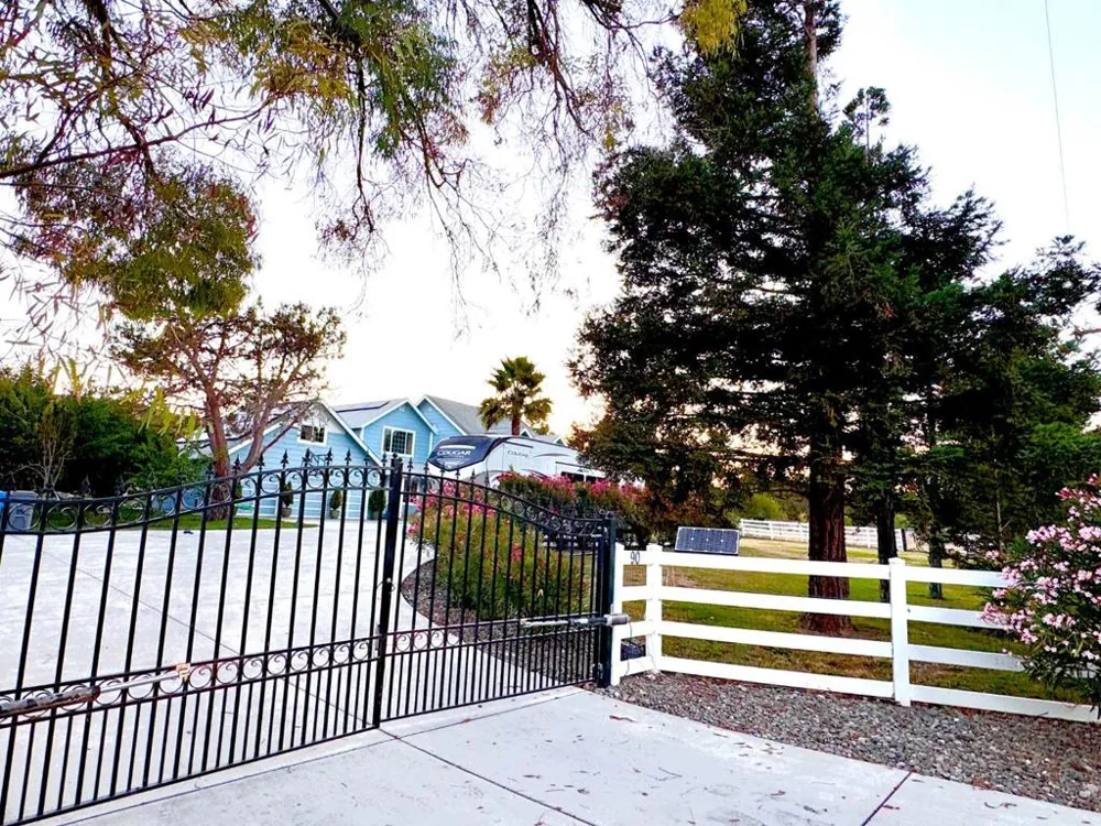 90 Adrian Dr Hollister, CA 95023