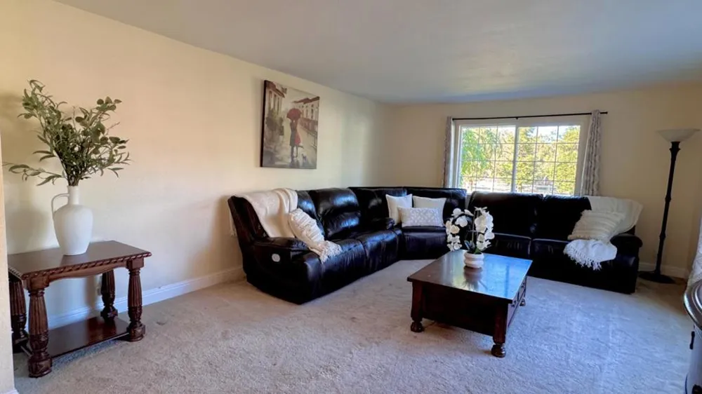 90 Adrian Dr Hollister, CA 95023