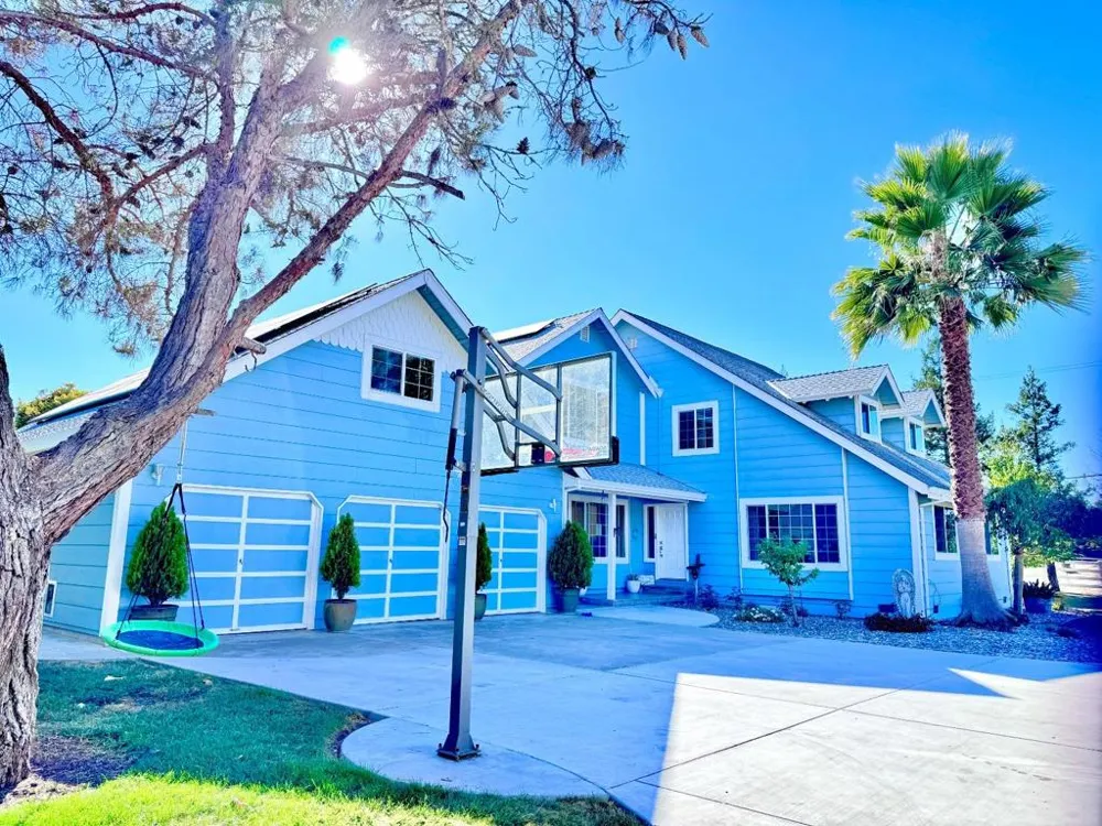 90 Adrian Dr Hollister, CA 95023