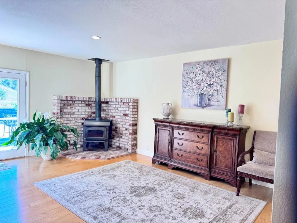 90 Adrian Dr Hollister, CA 95023