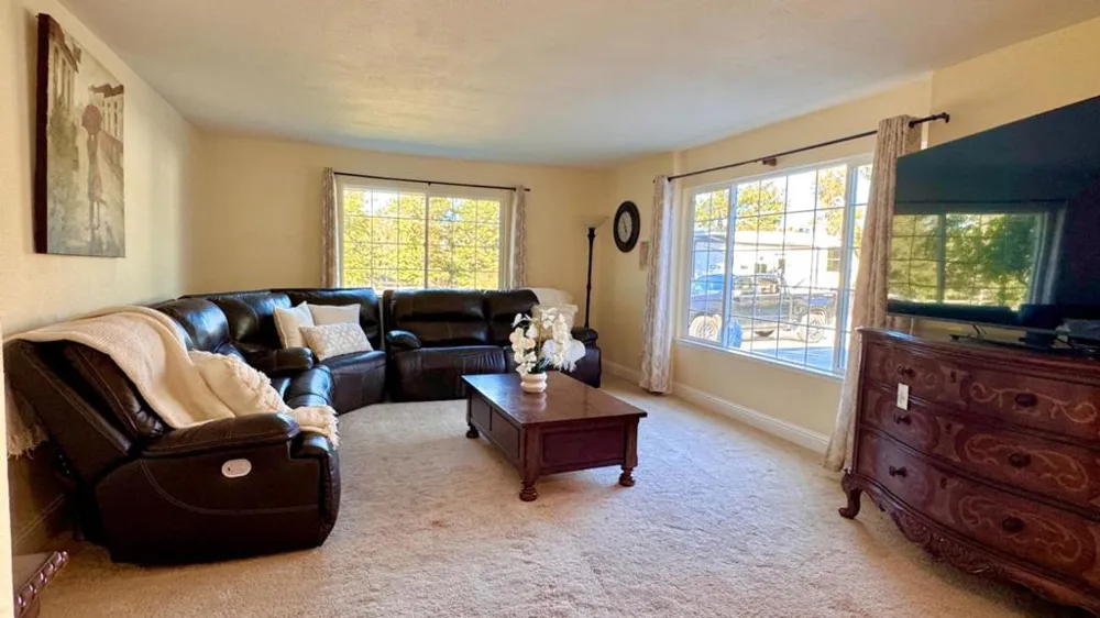 90 Adrian Dr Hollister, CA 95023